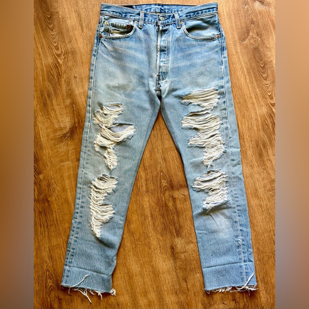 Vintage LEVIS 90’s 501perfectly aged  tagged M33x38